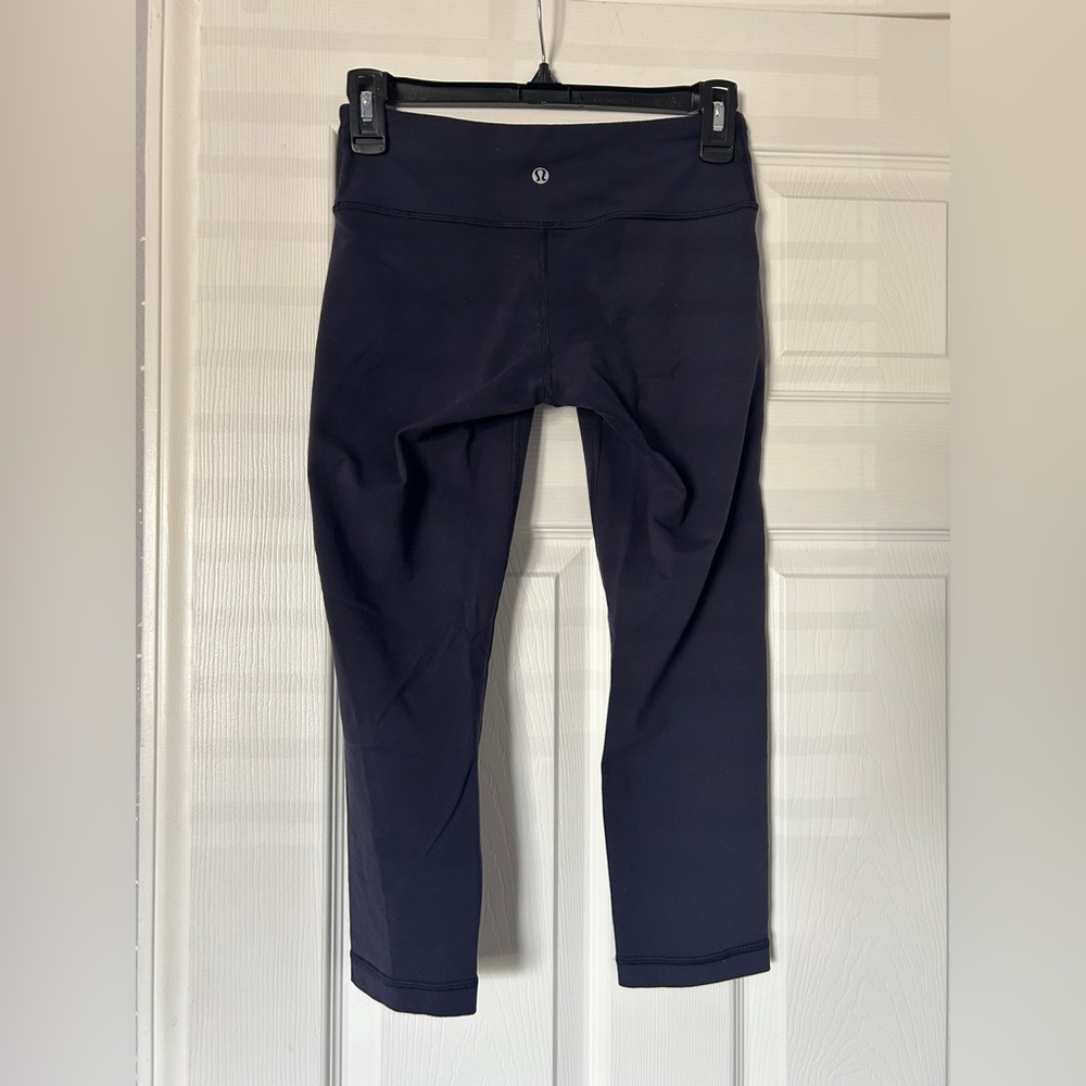 Lululemon Capri Cropped Leggings
Navy Blue SIZE 4